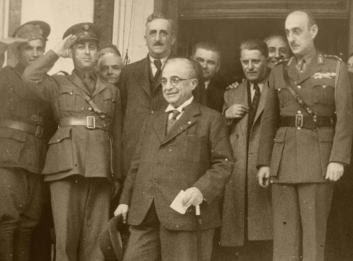 22 &Nu;&omicron;&epsilon;&mu;&beta;&rho;ί&omicron;&upsilon; 1940: &Omicron; &Mu;&epsilon;&tau;&alpha;&xi;ά&sigmaf; &alpha;&nu;&alpha;&kappa;&omicron;&iota;&nu;ώ&nu;&epsilon;&iota; &tau;&eta;&nu; &kappa;&alpha;&tau;ά&lambda;&eta;&psi;&eta; &tau;&eta;&sigmaf; &Kappa;&omicron;&rho;&upsilon;&tau;&sigma;ά&sigmaf;