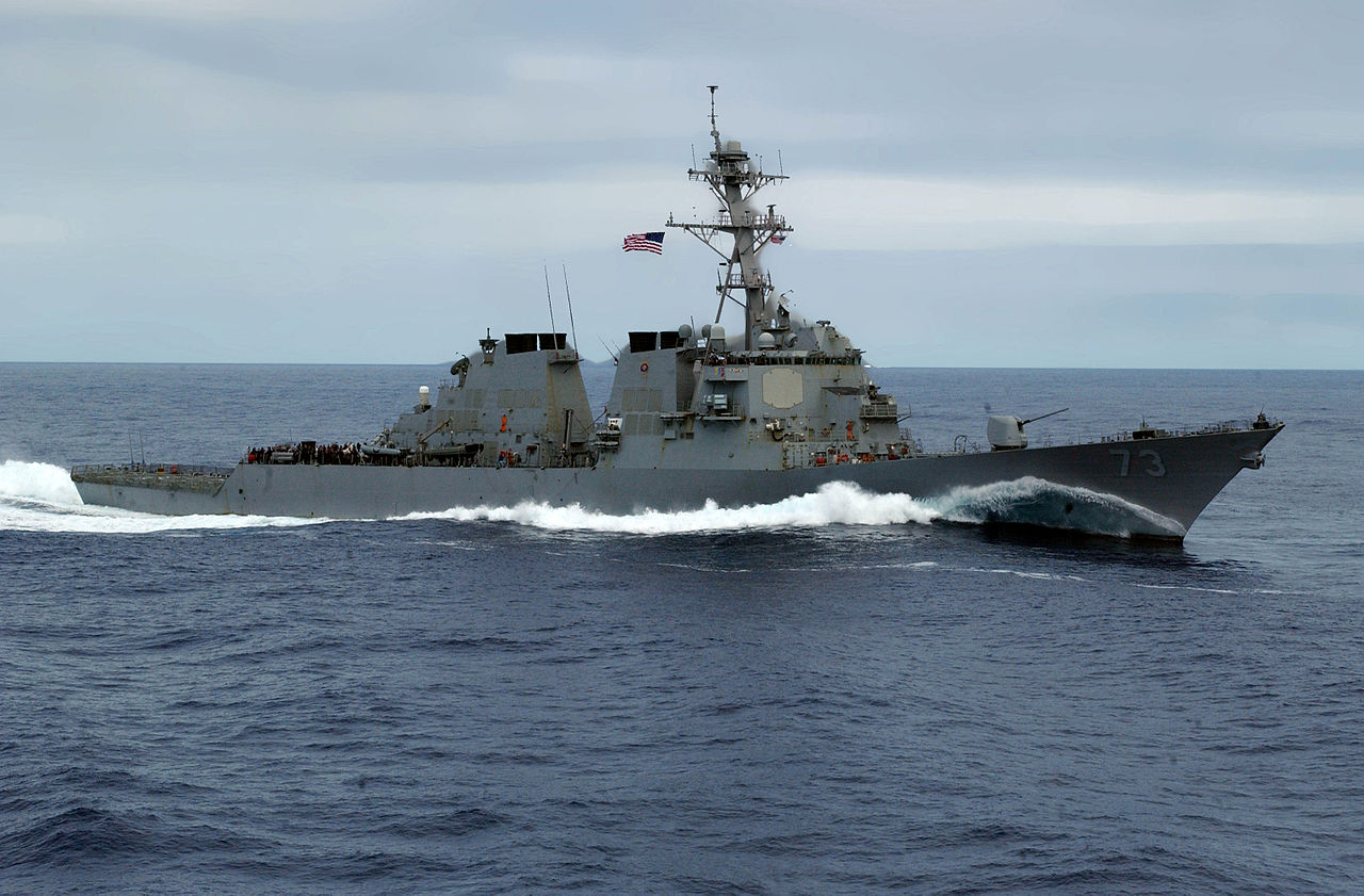 1280px-USS_Decatur_(DDG-73)_starboard_side_2006