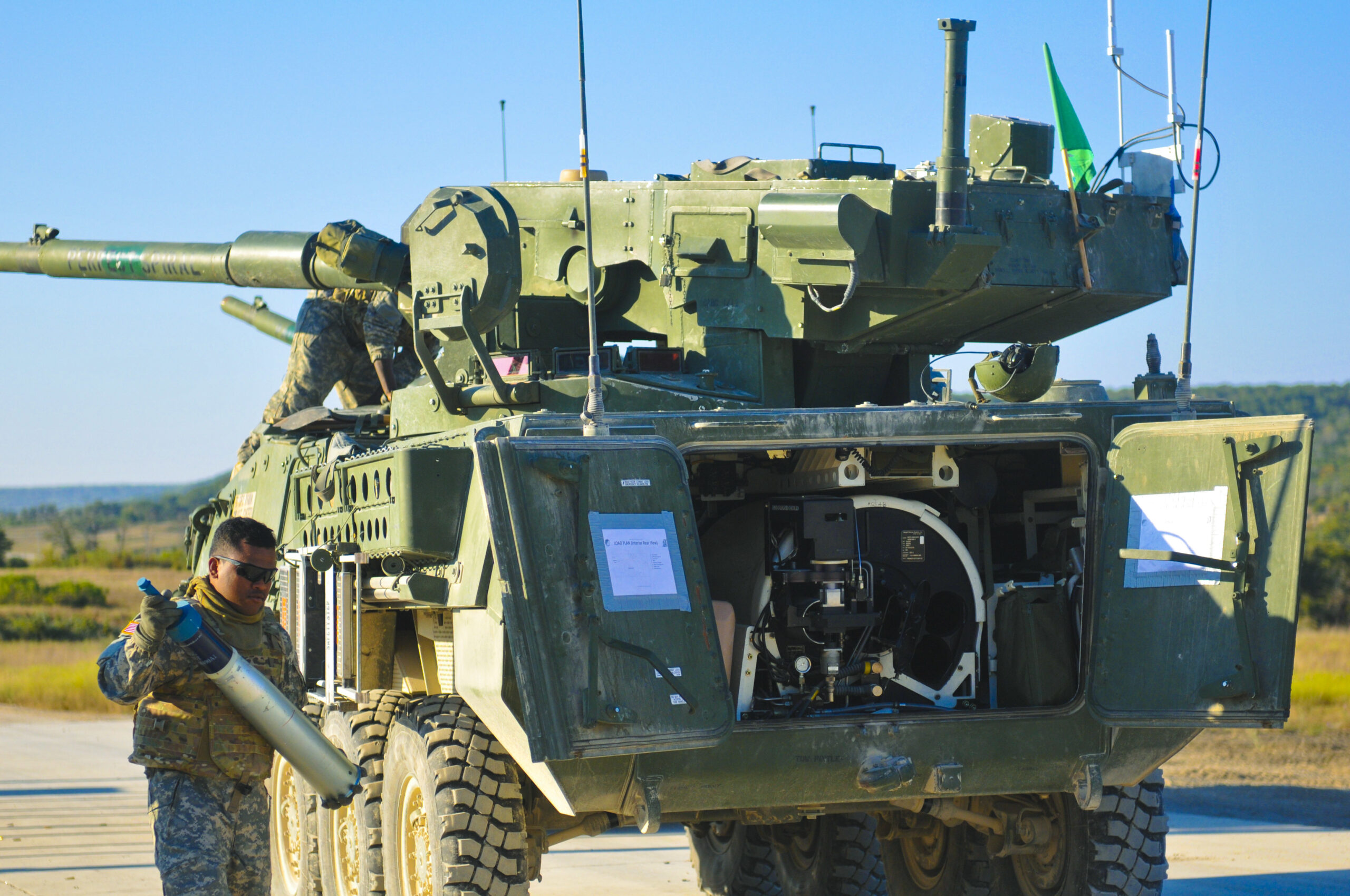 M1128 mobile gun system. М1128 Страйкер. М1128 Страйкер MGS. Stryker с экранами. M1128.