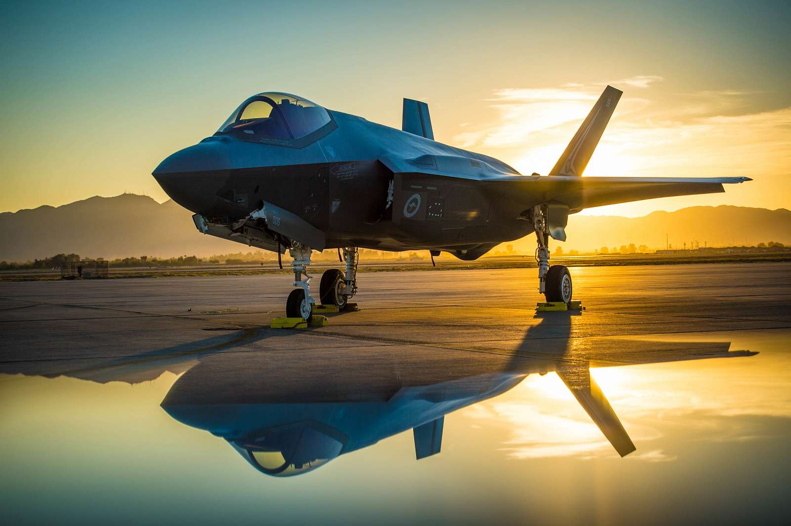 australian-lockheed-martin-f-35-lightning-ii-luke-air-force-base-az-united-d4770c-1600.jpg