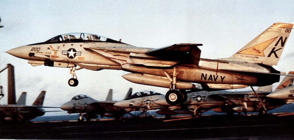 https://flight.com.gr/wp-content/uploads/2022/09/F-14A_VF-21_landing_on_USS_Constellation_28CV-6429_1987.jpg