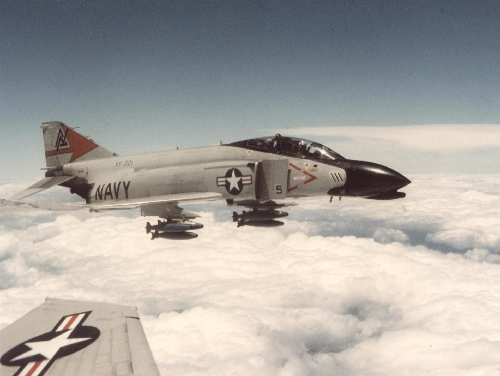 https://flight.com.gr/wp-content/uploads/2022/09/F-4N_Phantom_II_of_VF-301_in_flight_1980.jpg