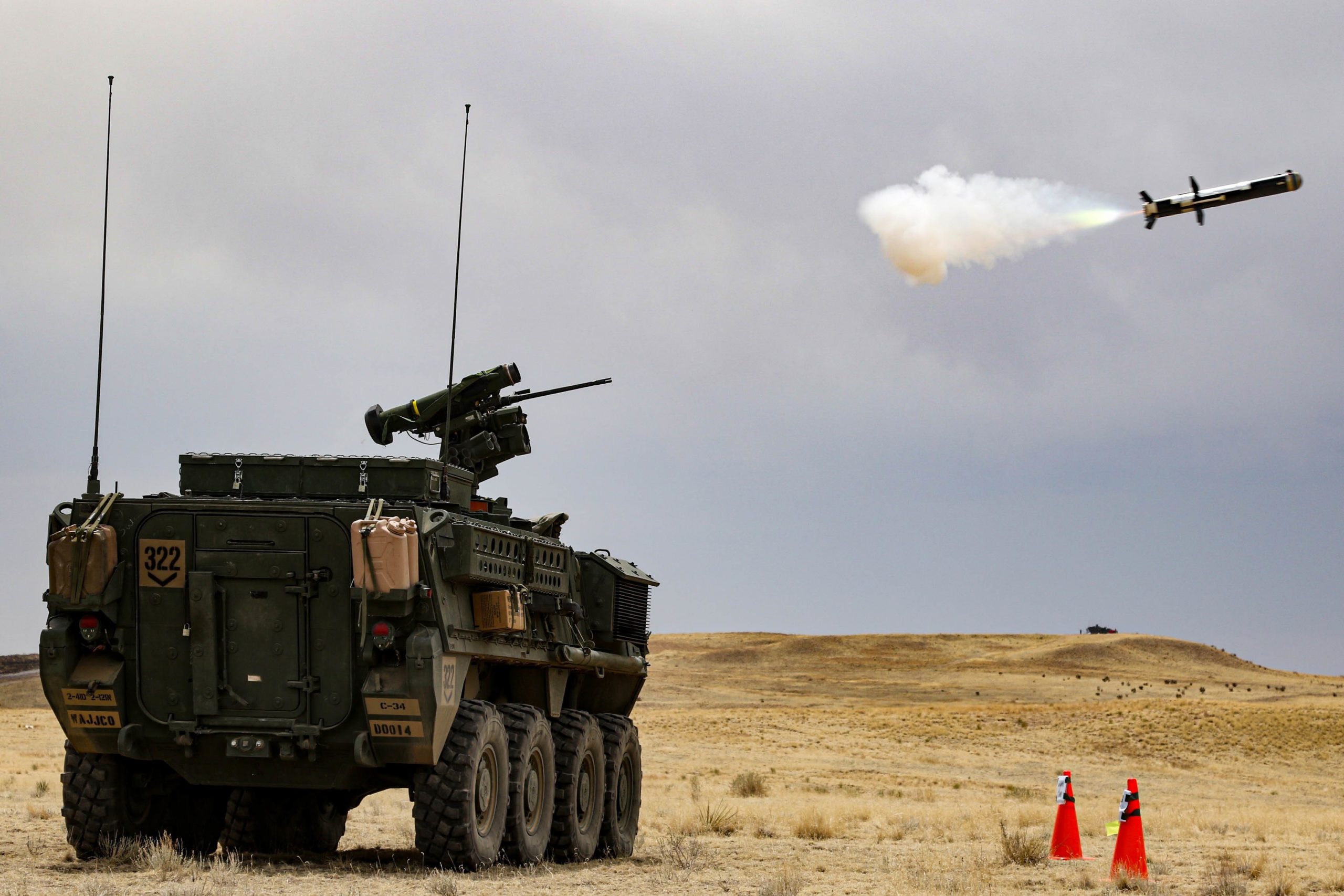 Stryker &mu;&epsilon; &alpha;&nu;&tau;&iota;&alpha;&rho;&mu;&alpha;&tau;&iota;&kappa;ό &pi;ύ&rho;&alpha;&upsilon;&lambda;&omicron; Javelin