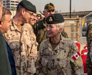 Στελέχη της NATO Mission Iraq σε τελετή αλλαγής διοίκησης στη Βαγδάτη