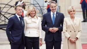 PM Mitsotakis attends French President Macron’s reception for foreign leaders at Élysée Palace