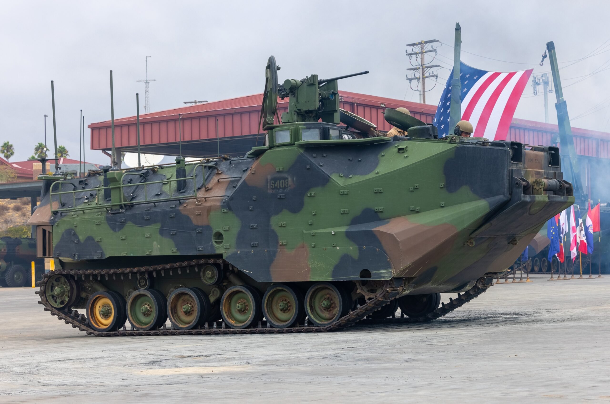 Οι Αμερικανοί Πεζοναύτες απέσυραν το AAV-7 - ΠΤΗΣΗ
