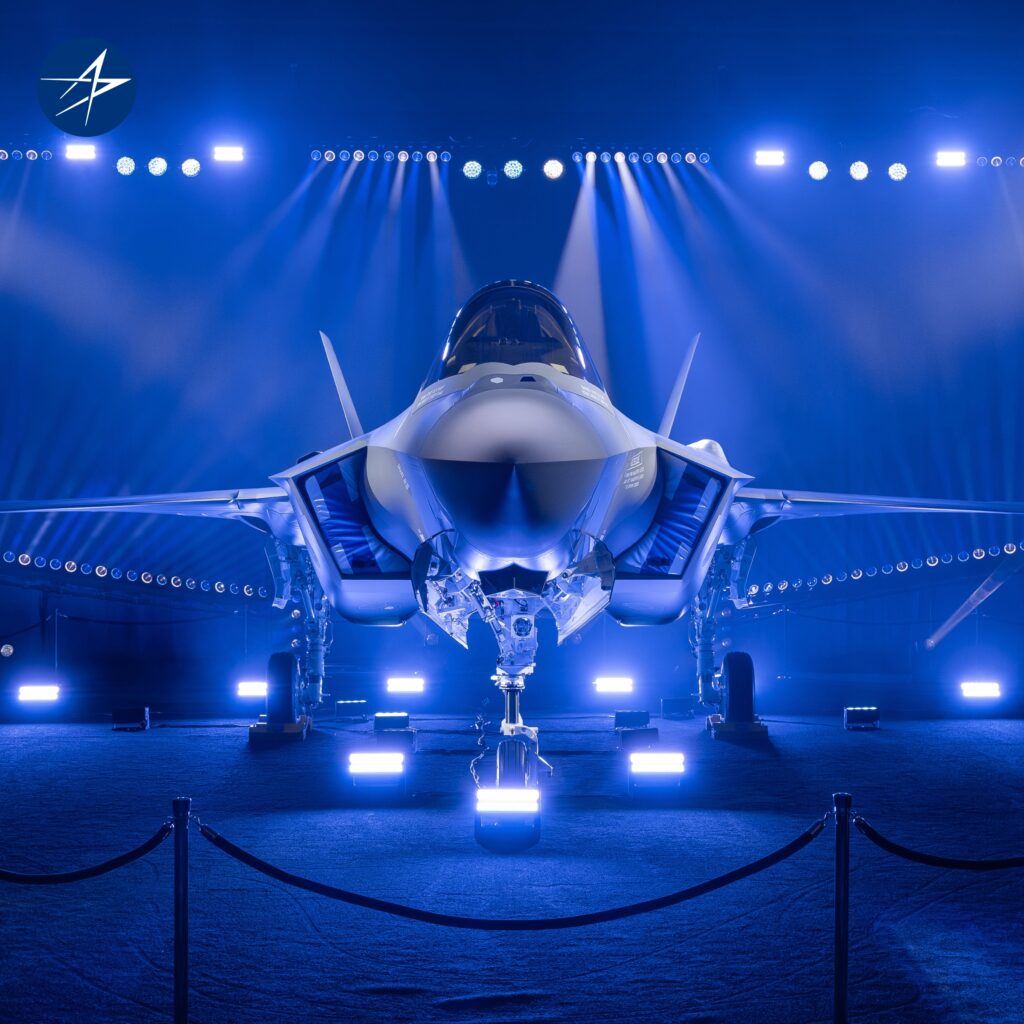 &Tau;&omicron; &pi;&rho;ώ&tau;&omicron; &phi;&iota;&nu;&lambda;&alpha;&nu;&delta;&iota;&kappa;ό F-35A &sigma;&tau;&eta;&nu; &tau;&epsilon;&lambda;&epsilon;&tau;ή &pi;&alpha;&rho;&omicron;&upsilon;&sigma;ί&alpha;&sigma;&eta;&sigmaf;