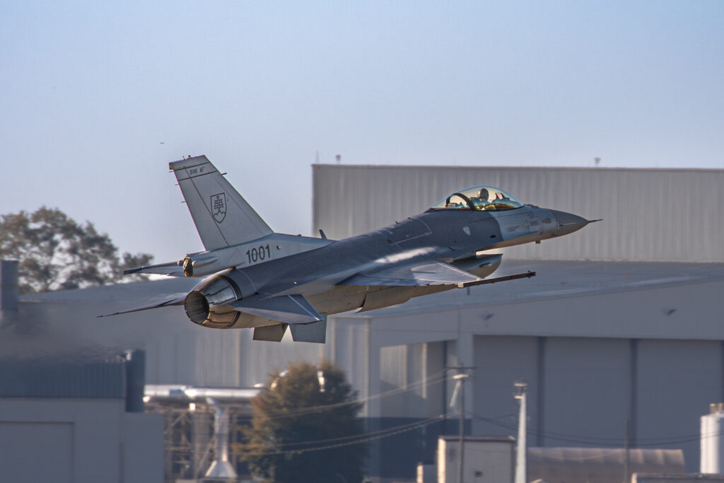 &Sigma;&lambda;&omicron;&beta;&alpha;&kappa;&iota;&kappa;ό F-16 Block 70 &sigma;&epsilon; &pi;&tau;ή&sigma;&eta;