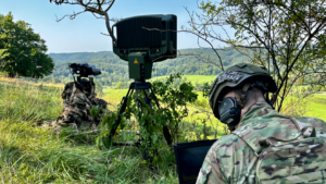 With a sensor volume of 28 litres, the short-range battlefield radar is highly mobile and can be carried, together with its equipment, ​ by two soldiers. © Thales