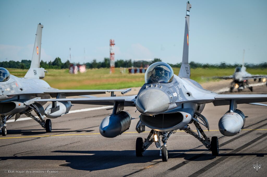 F-16 &tau;&eta;&sigmaf; &Rho;&omicron;&upsilon;&mu;&alpha;&nu;&iota;&kappa;ή&sigmaf; &Alpha;&epsilon;&rho;&omicron;&pi;&omicron;&rho;ί&alpha;&sigmaf; &sigma;&epsilon; &pi;&tau;ή&sigma;&eta;