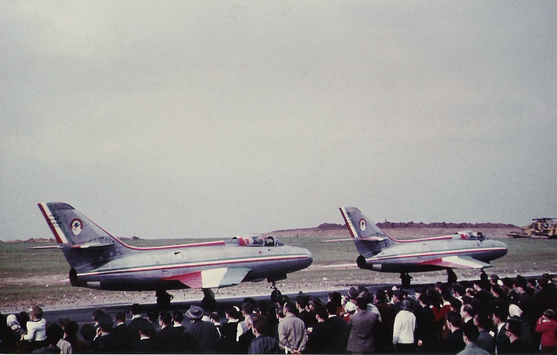 Δύο Dassault Mystère IVA της γαλλικής αεροπορίας σε επίδειξη στο Bitburg