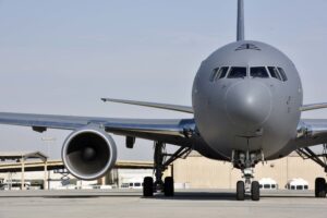 KC-46 Pegasus σταθμευμένο στην Al Udeid του Κατάρ