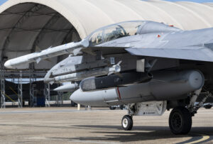 F-16D της Αμερικανικής Αεροπορίας με βλήμα FAMM-L Rusty Dagger αναρτημένο στην πτέρυγα