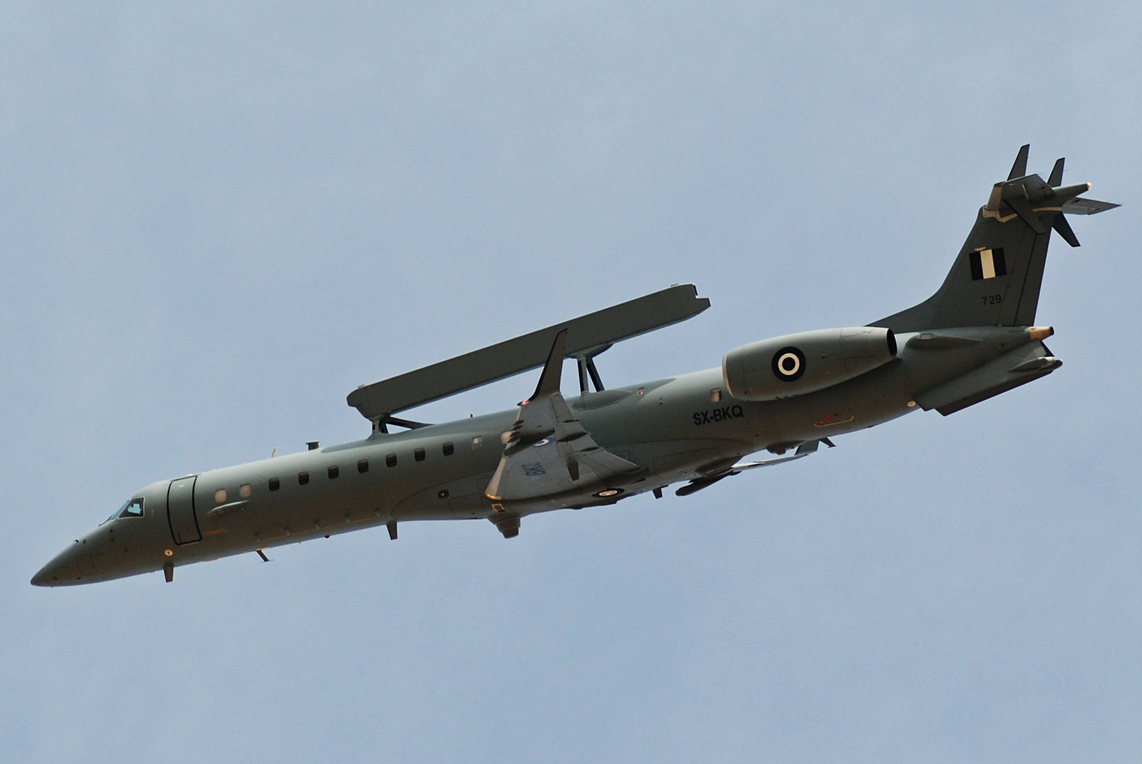 EMB-145H Erieye &tau;&eta;&sigmaf; &Pi;&omicron;&lambda;&epsilon;&mu;&iota;&kappa;ή&sigmaf; &Alpha;&epsilon;&rho;&omicron;&pi;&omicron;&rho;ί&alpha;&sigmaf; &sigma;&epsilon; &pi;&lambda;ά&gamma;&iota;&alpha; ό&psi;&eta; &kappa;&alpha;&tau;ά &tau;&eta;&nu; &pi;&tau;ή&sigma;&eta;