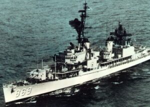 Το USS Arnold J. Isbell εισέρχεται στο Σίδνεϊ το 1970 μετά τη μετασκευή FRAM I.