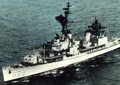 Το USS Arnold J. Isbell εισέρχεται στο Σίδνεϊ το 1970 μετά τη μετασκευή FRAM I.