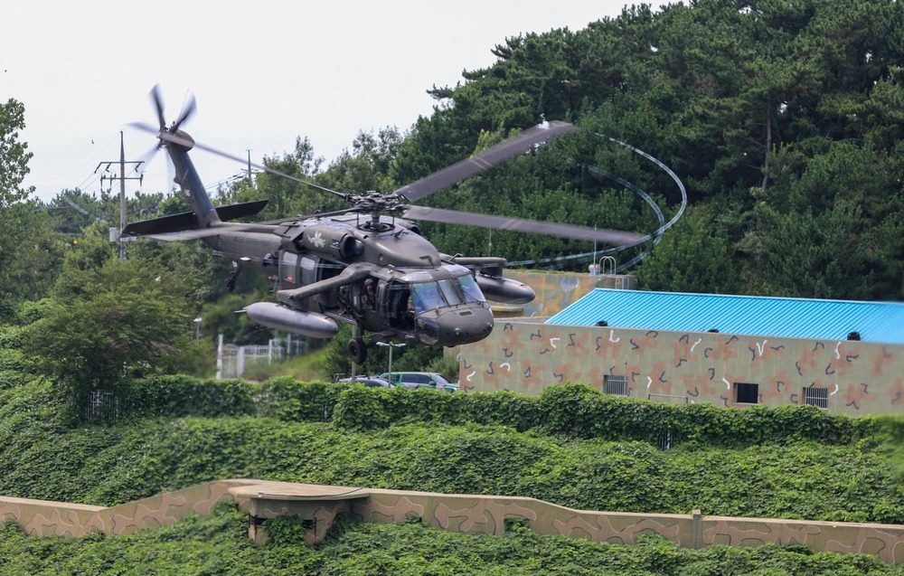 &Epsilon;&lambda;&iota;&kappa;ό&pi;&tau;&epsilon;&rho;&omicron; UH-60 Black Hawk &tau;&omicron;&upsilon; U.S. Army &sigma;&epsilon; &pi;&tau;ή&sigma;&eta; &sigma;&tau;&eta; &Nu;ό&tau;&iota;&alpha; &Kappa;&omicron;&rho;έ&alpha;