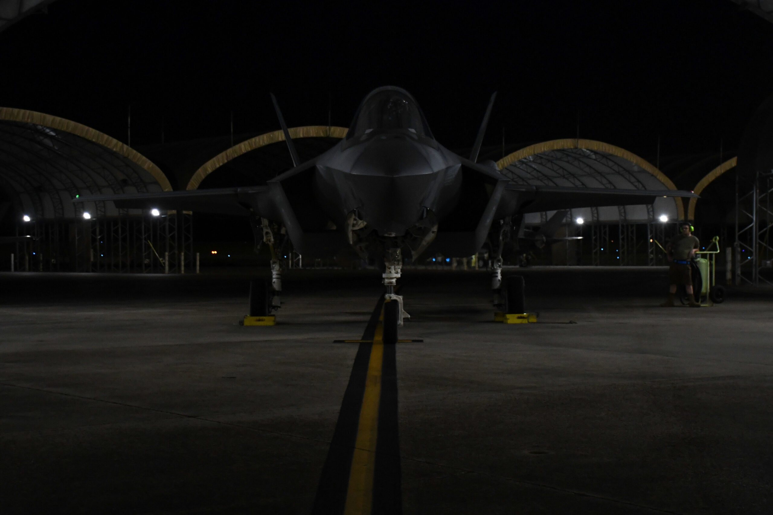 F-35A &mu;&epsilon;&tau;&omega;&pi;&iota;&kappa;ά &sigma;&epsilon; &alpha;&epsilon;&rho;&omicron;&pi;&omicron;&rho;&iota;&kappa;ή &beta;ά&sigma;&eta; &tau;&eta; &nu;ύ&chi;&tau;&alpha;