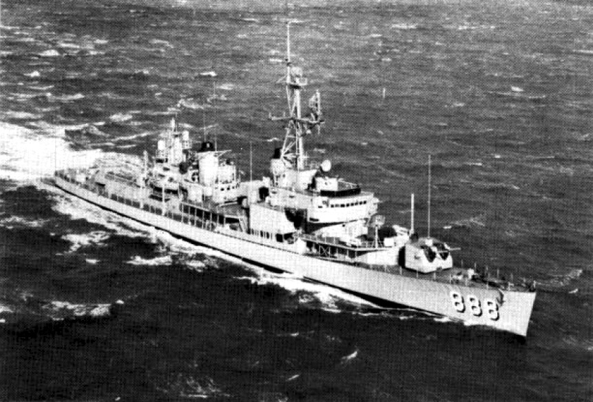 Το USS Stickell εν πλω μετά τη μετασκευή FRAM I, περί το 1965.