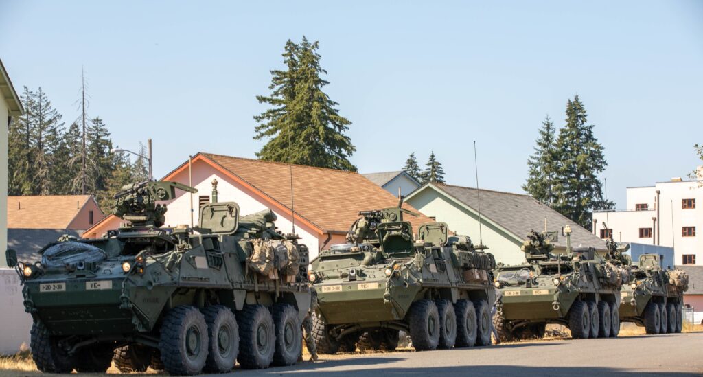 Τέσσερα τεθωρακισμένα Stryker του Αμερικανικού Στρατού σε σειρά