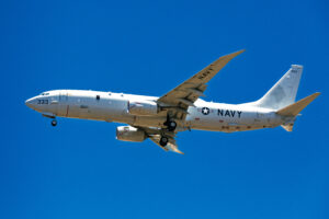 Αεροσκάφος ναυτικής συνεργασίας P-8A Poseidon προσεγγίζει για προσγείωση στη Χαβάη