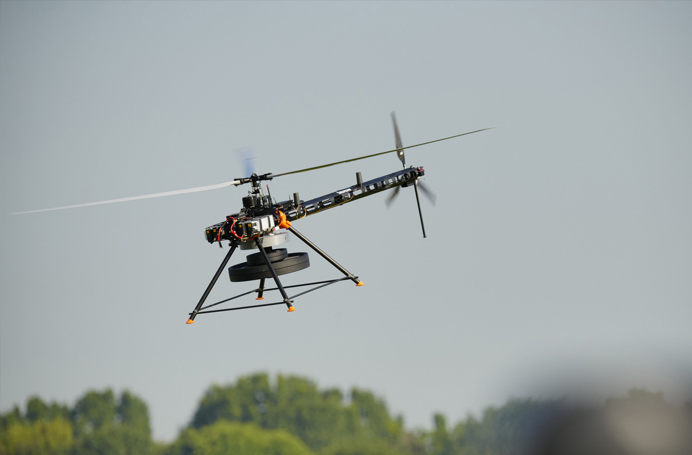 Το αεροσκάφος της AVIDrone πετά στον διαγωνισμό Lift Challenge της DARPA
