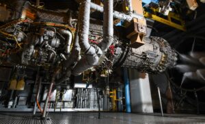 Κινητήρας Pratt and Whitney F135 μέσα σε κυψέλη επίγειων δοκιμών