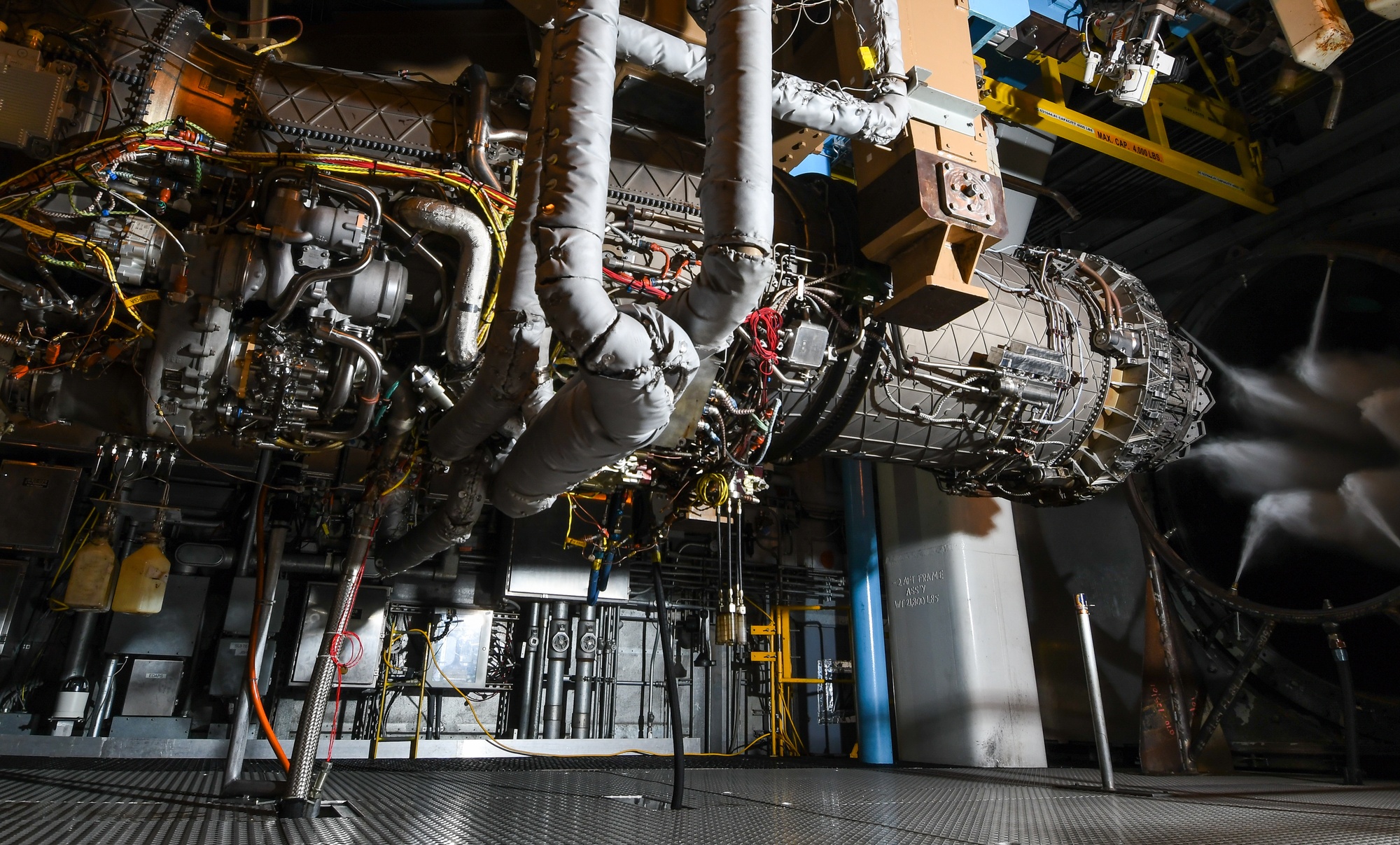 Κινητήρας Pratt and Whitney F135 μέσα σε κυψέλη επίγειων δοκιμών