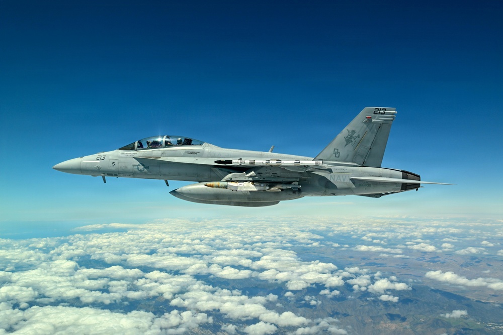 F/A-18 με κατευθυνόμενη βόμβα GBU-75 JDAM-LR σε δοκιμαστική πτήση