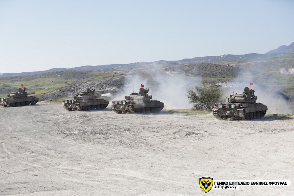 &Sigma;&chi;&eta;&mu;&alpha;&tau;&iota;&sigma;&mu;ό&sigmaf; &alpha;&rho;&mu;ά&tau;&omega;&nu; AMX-30B2 &tau;&eta;&sigmaf; &Epsilon;&theta;&nu;&iota;&kappa;ή&sigmaf; &Phi;&rho;&omicron;&upsilon;&rho;ά&sigmaf; &sigma;&tau;&omicron; &pi;&epsilon;&delta;ί&omicron; &beta;&omicron;&lambda;ή&sigmaf; &Kappa;&alpha;&lambda;&omicron;ύ &Chi;&omega;&rho;&iota;&omicron;ύ