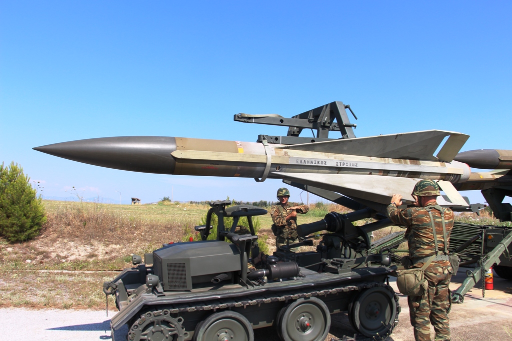 Βλήμα HAWK του Ελληνικού Στρατού σε τριπλό εκτοξευτή