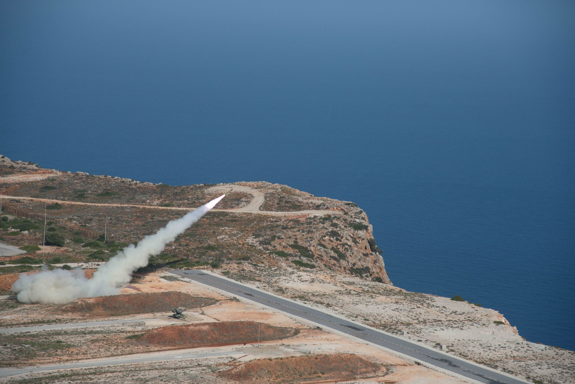 Βλήμα HAWK του Ελληνικού Στρατού ανέρχεται πάνω από το Πεδίο Βολής Κρήτης