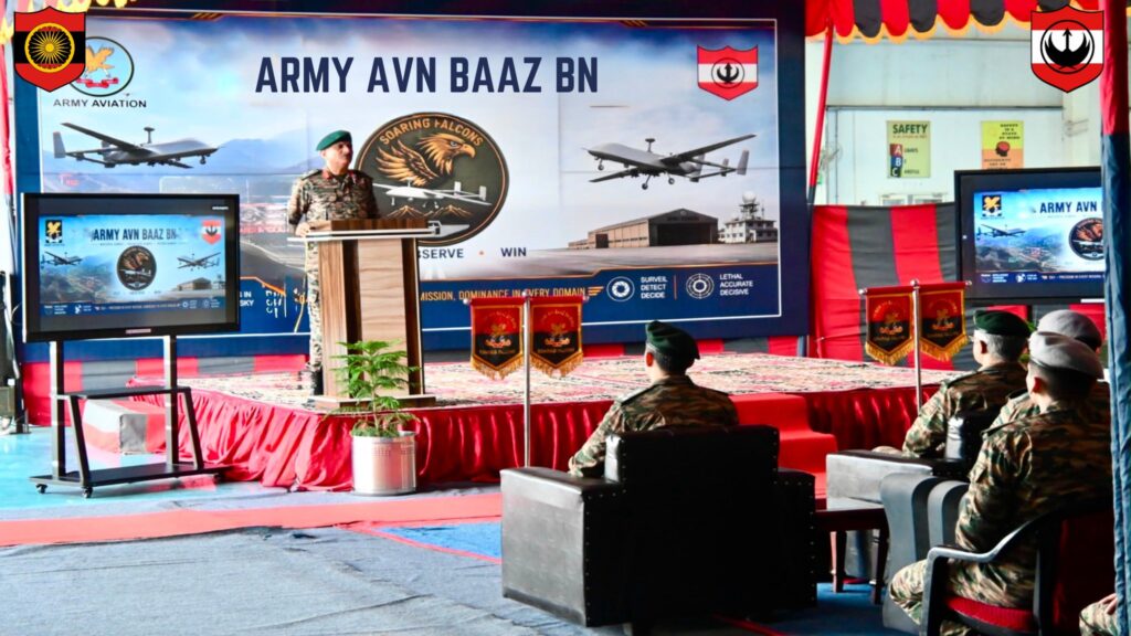 Αξιωματικός του Vajra Corps μιλά στην τελετή ενεργοποίησης του τάγματος drones Baaz