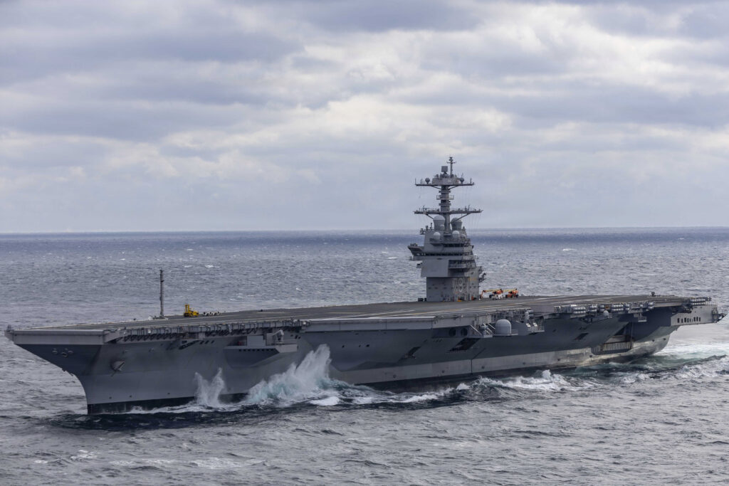 Το αεροπλανοφόρο John F. Kennedy CVN-79 πλέει στον Ατλαντικό