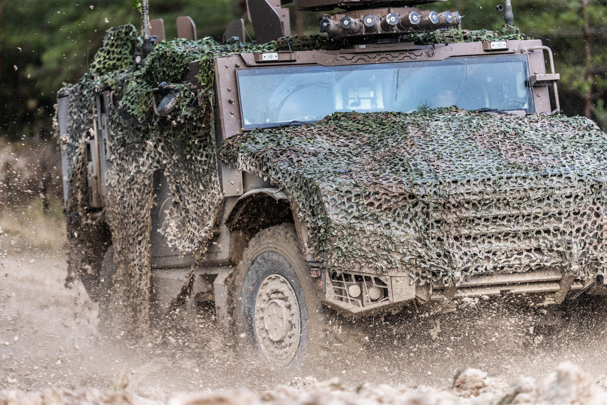 &Tau;&omicron; &gamma;&alpha;&lambda;&lambda;&iota;&kappa;ό &tau;&epsilon;&theta;&omega;&rho;&alpha;&kappa;&iota;&sigma;&mu;έ&nu;&omicron; Serval 4&times;4 &kappa;&iota;&nu;&epsilon;ί&tau;&alpha;&iota; &sigma;&epsilon; &lambda;&alpha;&sigma;&pi;&omega;&mu;έ&nu;&eta; &delta;&iota;&alpha;&delta;&rho;&omicron;&mu;ή &mu;&epsilon; &delta;ί&chi;&tau;&upsilon; &pi;&alpha;&rho;&alpha;&lambda;&lambda;&alpha;&gamma;ή&sigmaf;