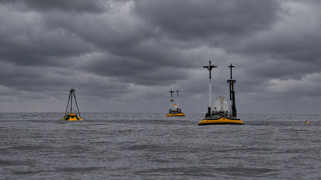 Σημαδούρες Fugro SEAWATCH στη θάλασσα για υποθαλάσσια παρακολούθηση