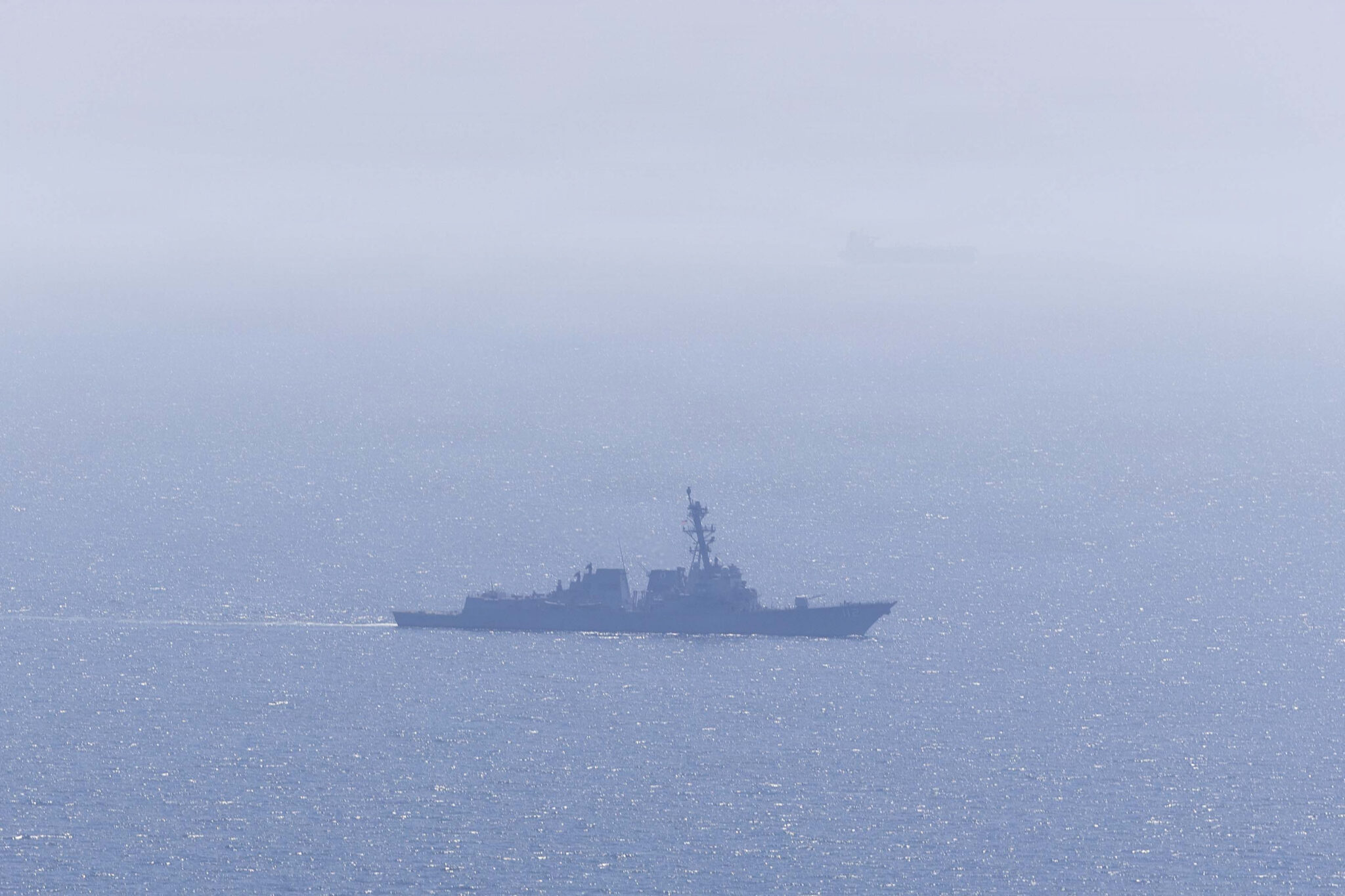 Το αμερικανικό αντιτορπιλικό USS Michael Murphy περιπολεί στη Θάλασσα της Αραβίας τον Απρίλιο του 2026