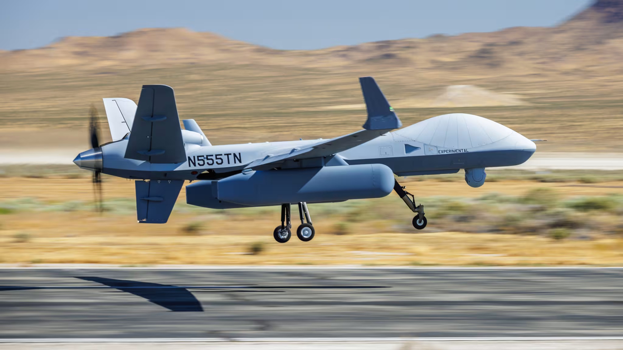 &Tau;&omicron; &mu;&eta; &epsilon;&pi;&alpha;&nu;&delta;&rho;&omega;&mu;έ&nu;&omicron; MQ-9B &mu;&epsilon; &alpha;&tau;&rho;&alpha;&kappa;&tau;ί&delta;&iota;&alpha; &rho;&alpha;&nu;&tau;ά&rho; LoyalEye