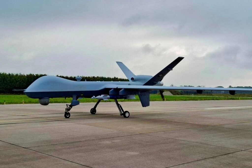 Ολλανδικό MQ-9A Reaper στον τροχόδρομο με εκπαιδευτικά πυρομαχικά