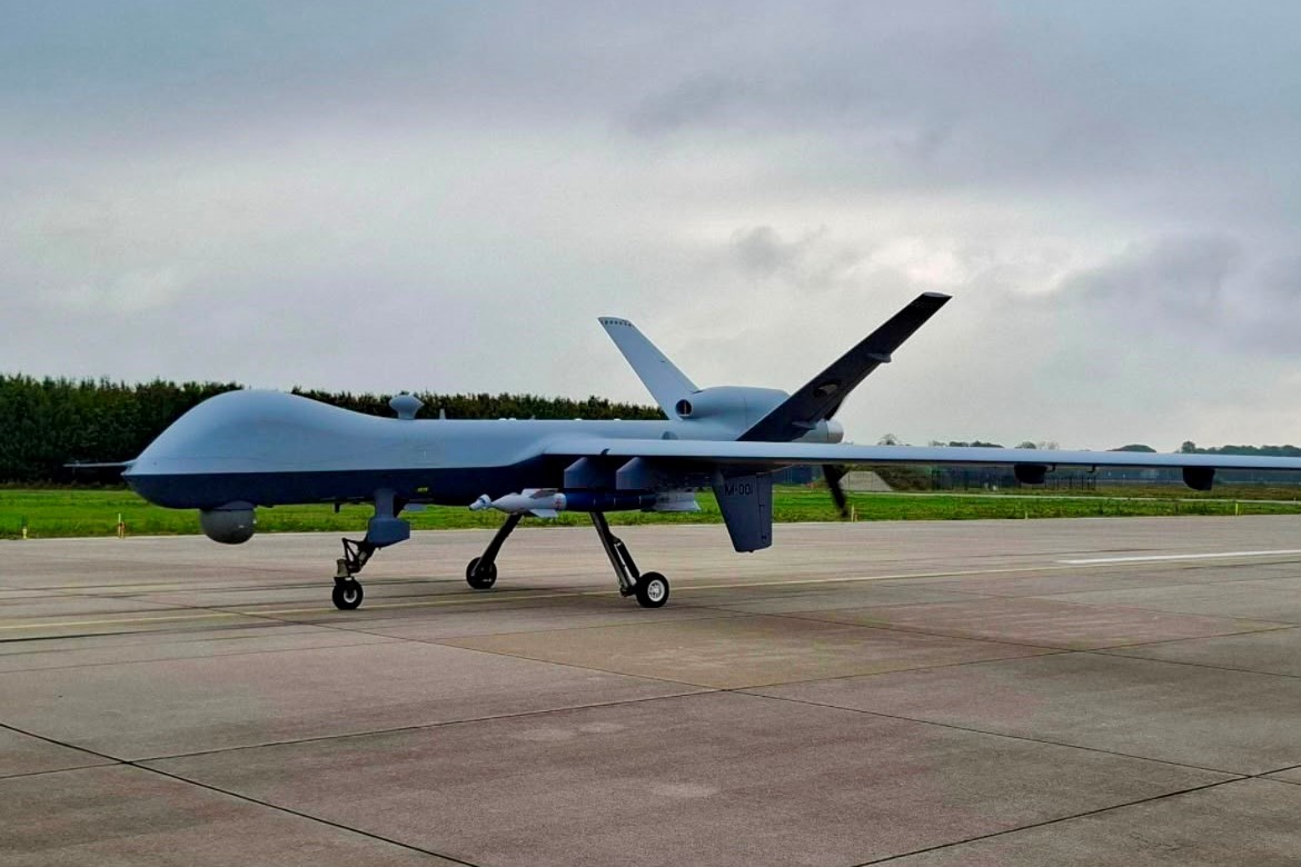 Ολλανδικό MQ-9A Reaper στον τροχόδρομο με εκπαιδευτικά πυρομαχικά