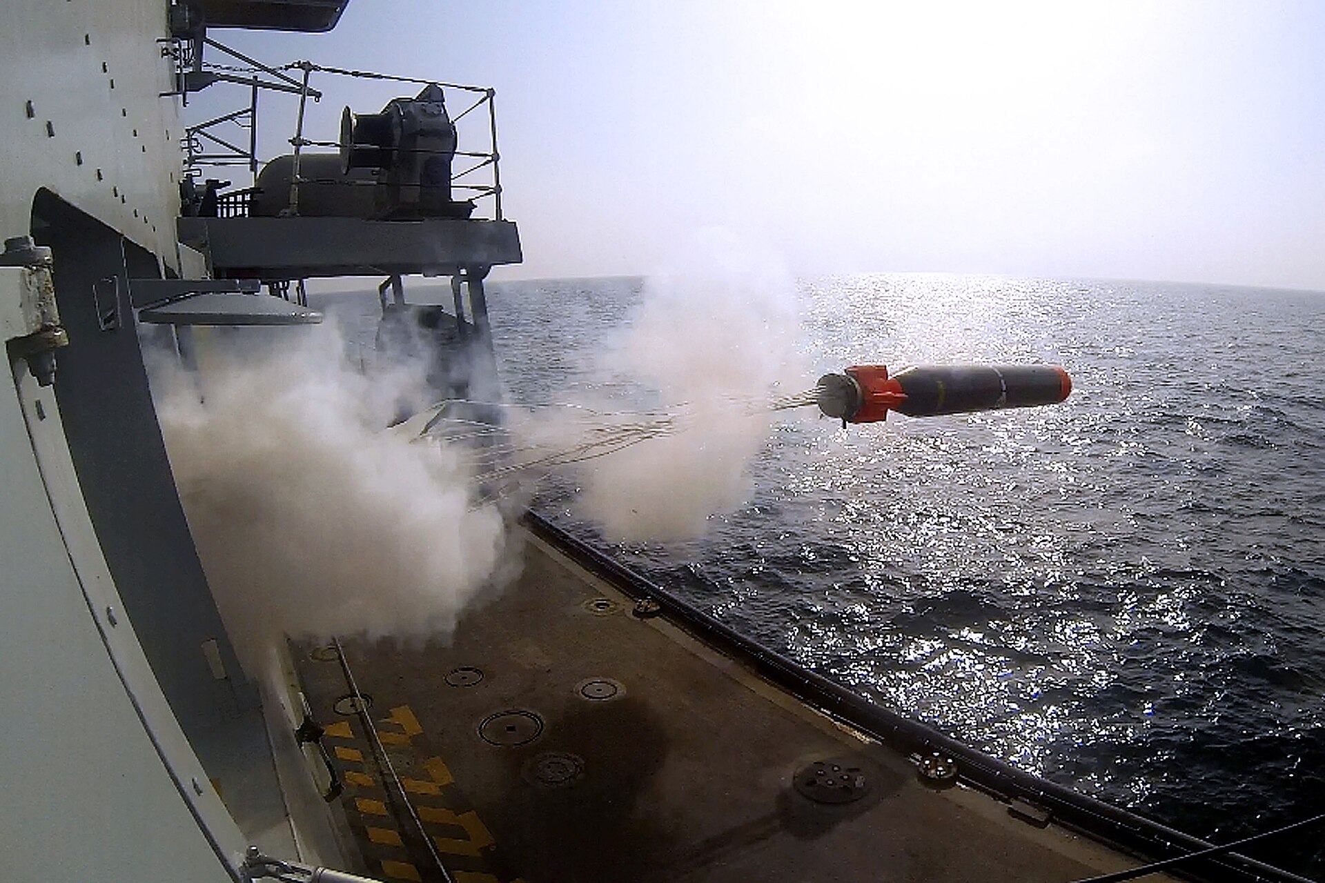 Εκτόξευση εκπαιδευτικής τορπίλης Sting Ray από το HMS Westminster