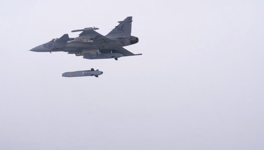 Σουηδικό Gripen C αφήνει πύραυλο TAURUS KEPD 350 κατά τη δοκιμή στο Vidsel