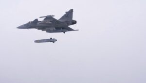 Σουηδικό Gripen C αφήνει πύραυλο TAURUS KEPD 350 κατά τη δοκιμή στο Vidsel