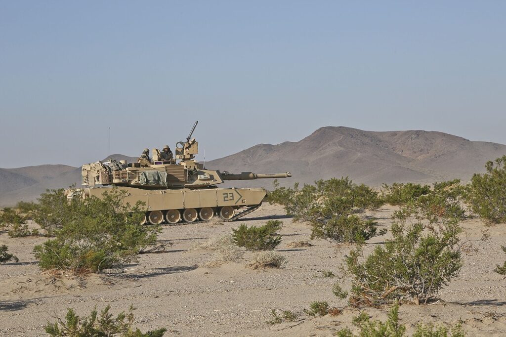 Άρμα M1A2 Abrams του Αμερικανικού Στρατού κινείται σε πεδίο ασκήσεων