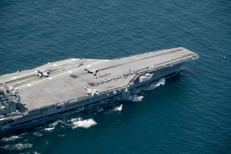 X-47B έτοιμο για εκτόξευση από το USS George H.W. Bush