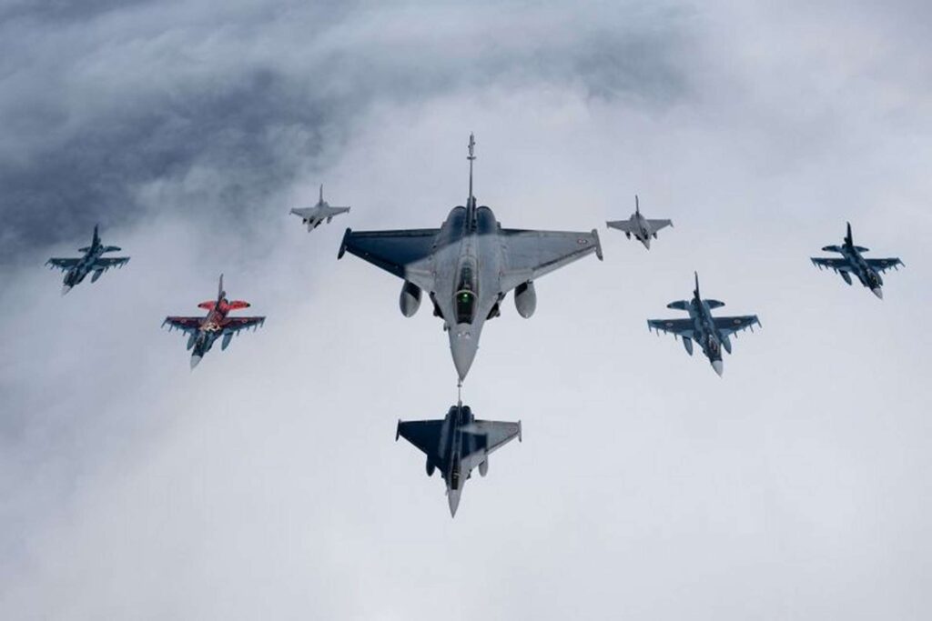 &Gamma;&alpha;&lambda;&lambda;&iota;&kappa;ά Rafale &pi;&epsilon;&tau;&omicron;ύ&nu; &sigma;&epsilon; &sigma;&chi;&eta;&mu;&alpha;&tau;&iota;&sigma;&mu;ό &mu;&epsilon; &iota;&alpha;&pi;&omega;&nu;&iota;&kappa;ά &mu;&alpha;&chi;&eta;&tau;&iota;&kappa;ά F-2 &pi;ά&nu;&omega; &alpha;&pi;ό &tau;&eta;&nu; &Iota;&alpha;&pi;&omega;&nu;ί&alpha;