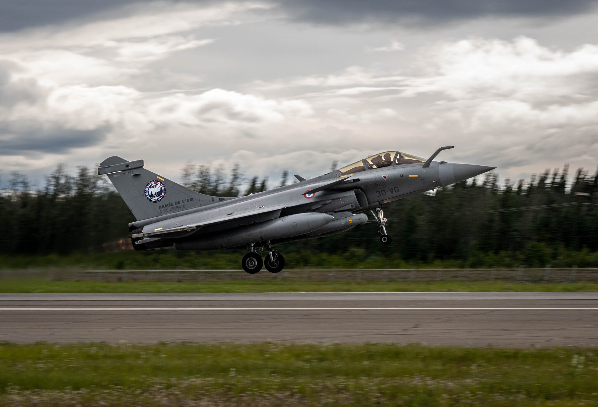 Γαλλικό Rafale C απογειώνεται από τη βάση Eielson στην Αλάσκα κατά την άσκηση Arctic Defender 24