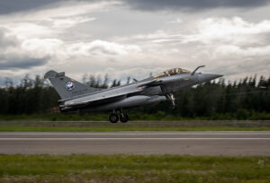 Γαλλικό Rafale C απογειώνεται από τη βάση Eielson στην Αλάσκα κατά την άσκηση Arctic Defender 24