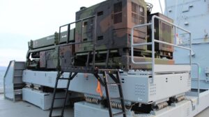 Τροποποιημένος χερσαίος εκτοξευτής IRIS-T SLM στο κατάστρωμα της γερμανικής φρεγάτας Baden-Württemberg
