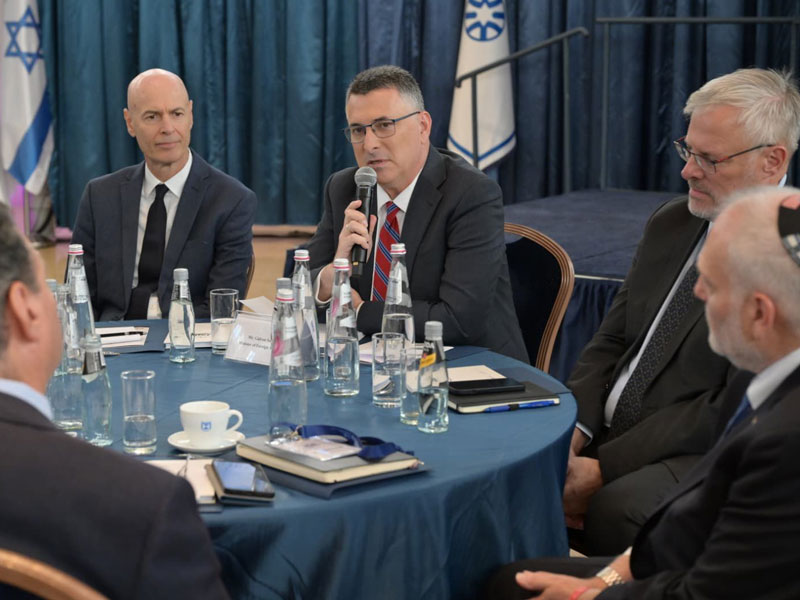 Ο Γκίντεον Σάαρ μιλά σε συνεδρίαση του φόρουμ J50 στην Ιερουσαλήμ